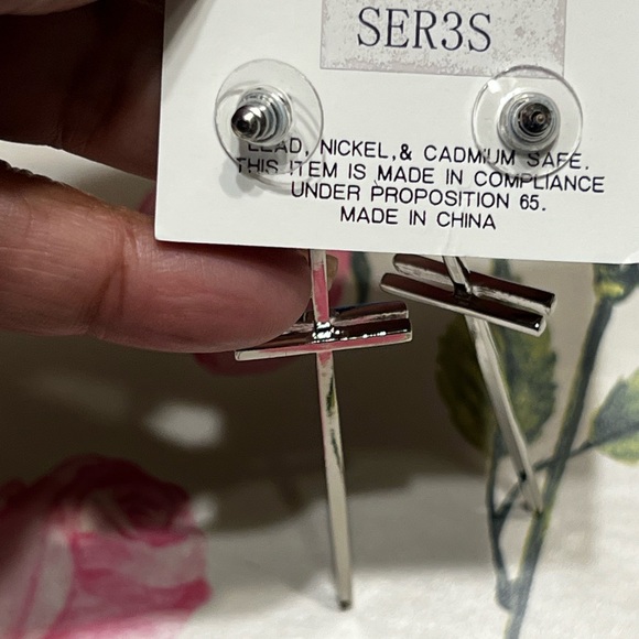 New La Volpe 3.5” Silver Tone Dangling Cross Shape Earrings - Picture 11 of 16